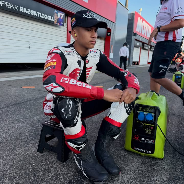 Free practice 2 is underway! #ZKRacing #SICRacing #Moto4AsiaCup